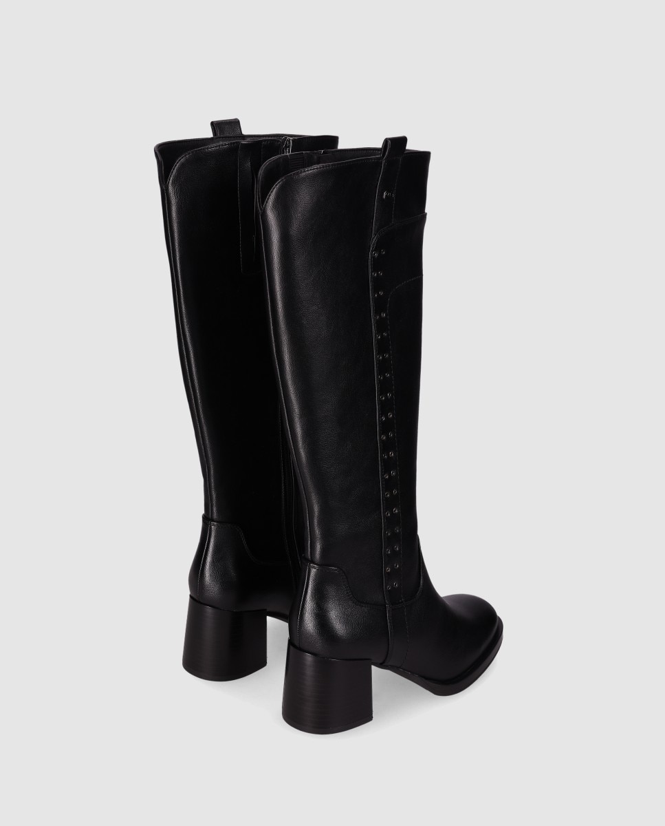 Botas Básicas com Tacão Bloco e Ilhós Decorativos Preto-3