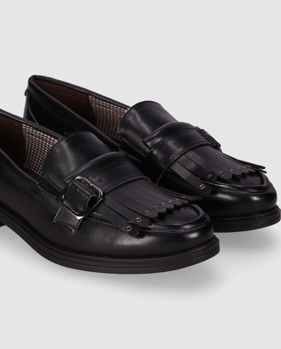 Mocassins com Biqueira Redonda e com Franjas e Fivela Decorativa Preto-5