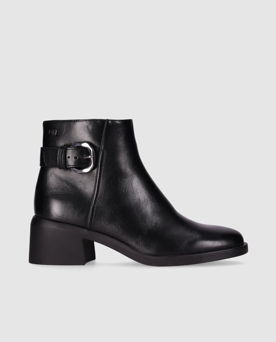 Botins com Fivela Decorativa e Biqueira Redonda Preto-1