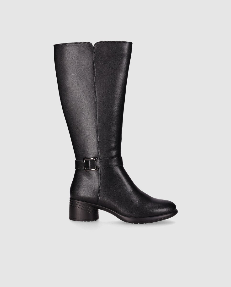Imagem 0 de Botas Básicas em Pele com Design Elegante e Acabamento de Couro Polido
