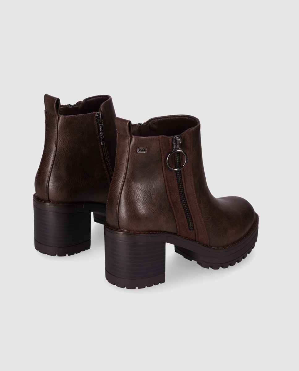 Botins com Sola Track de Salto Grosso e Fecho Zip Lateral Castanho-3