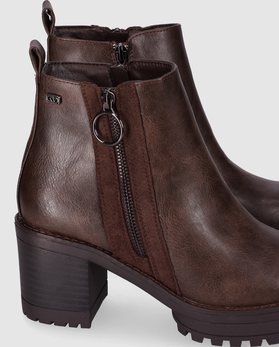 Botins com Sola Track de Salto Grosso e Fecho Zip Lateral Castanho-5