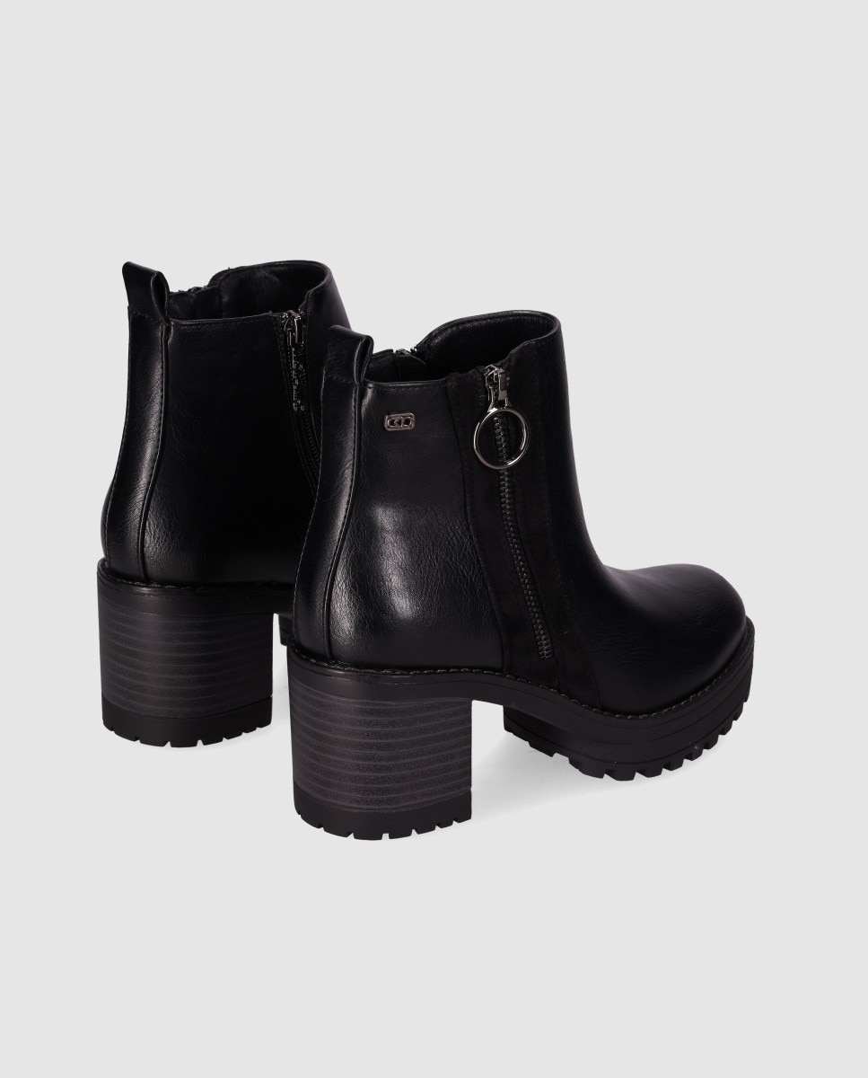 Botins com Sola Track de Salto Grosso e Fecho Zip Lateral Preto-3