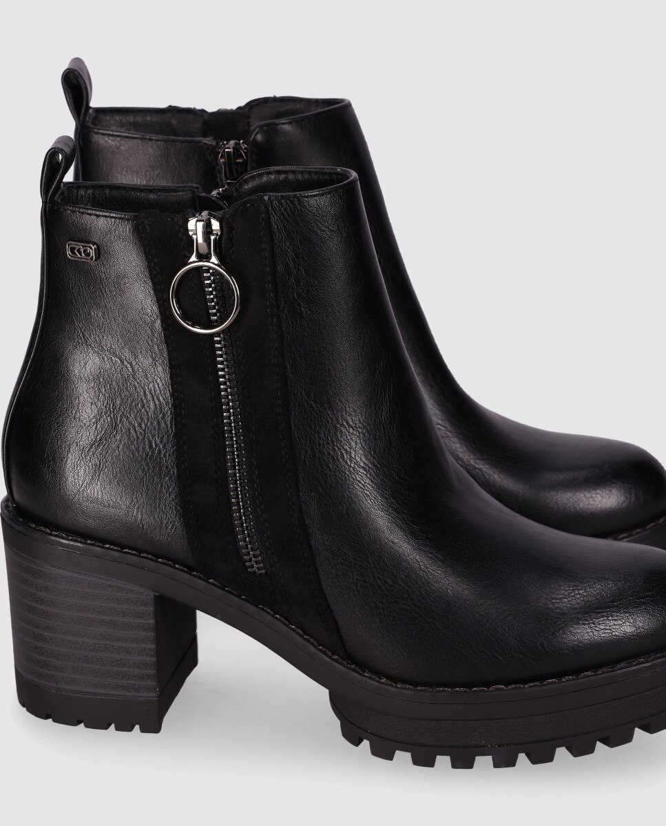 Botins com Sola Track de Salto Grosso e Fecho Zip Lateral Preto-5