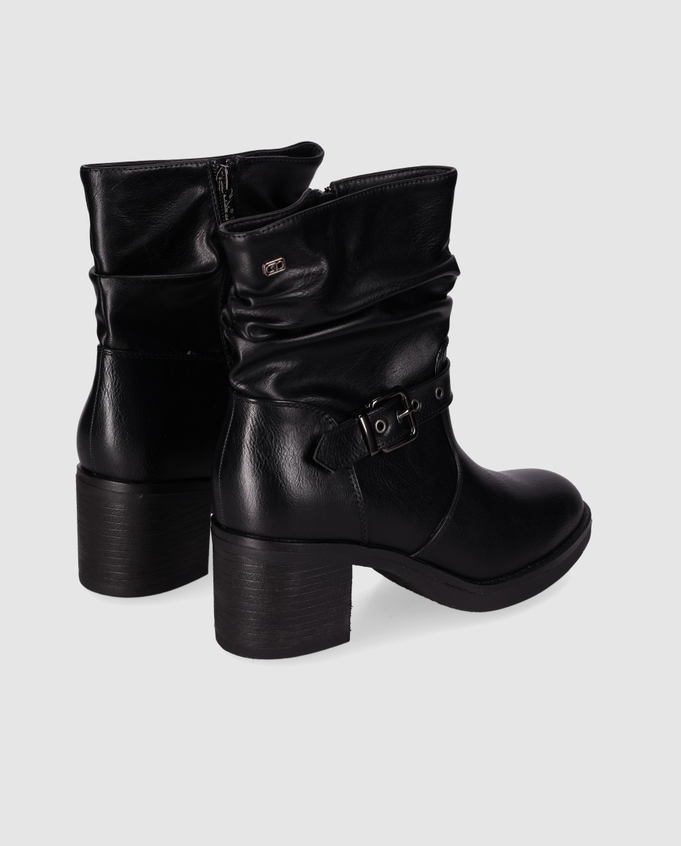 Botins Básicos com Cano Médio Franzido e Biqueira Redonda Preto-3