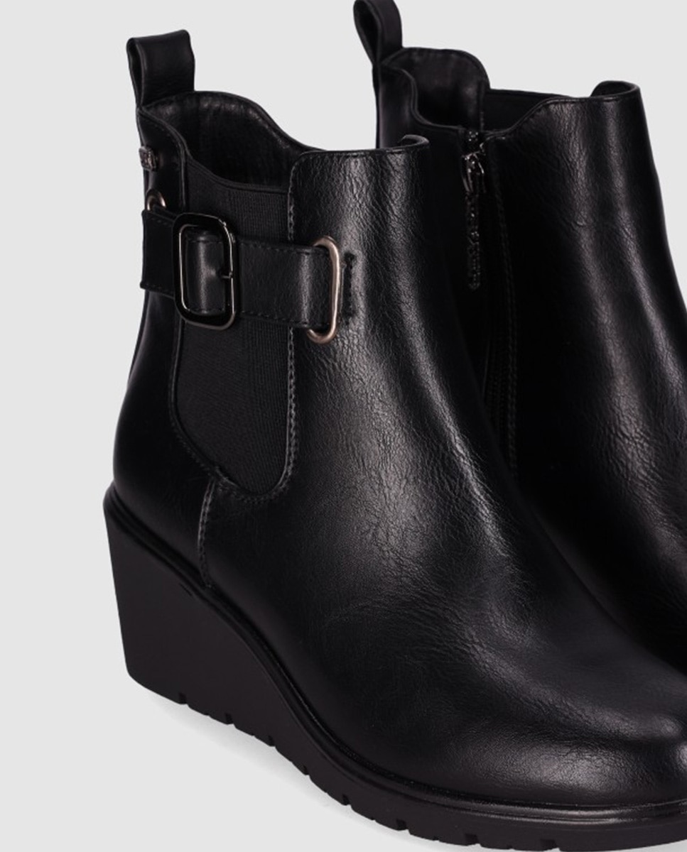Botins Chelsea de Cunha Baixa e Fecho Zip com Painel Elástico Lateral Preto-5