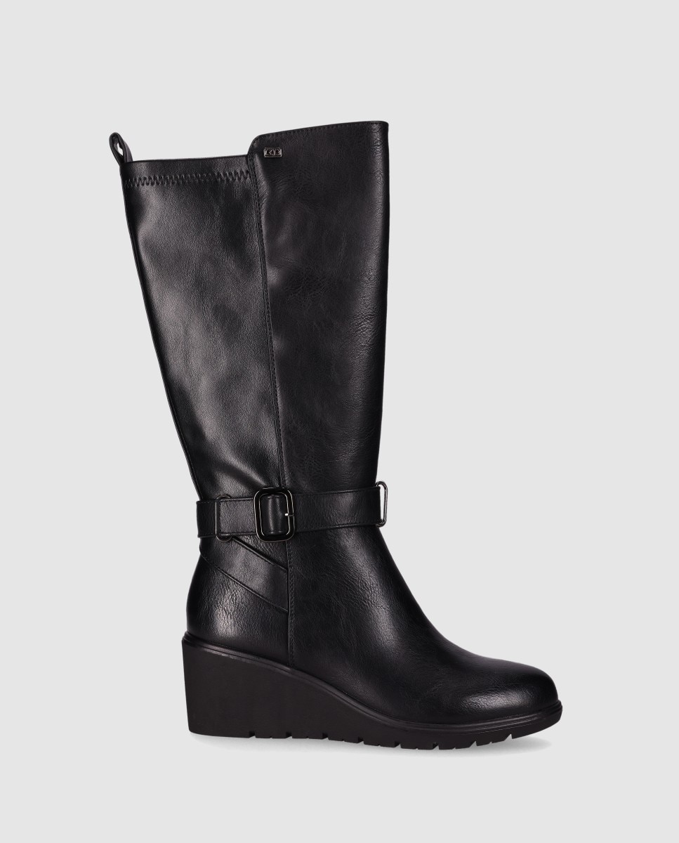 Imagem 0 de Botas Básicas com Cano Alto e Biqueira Redonda