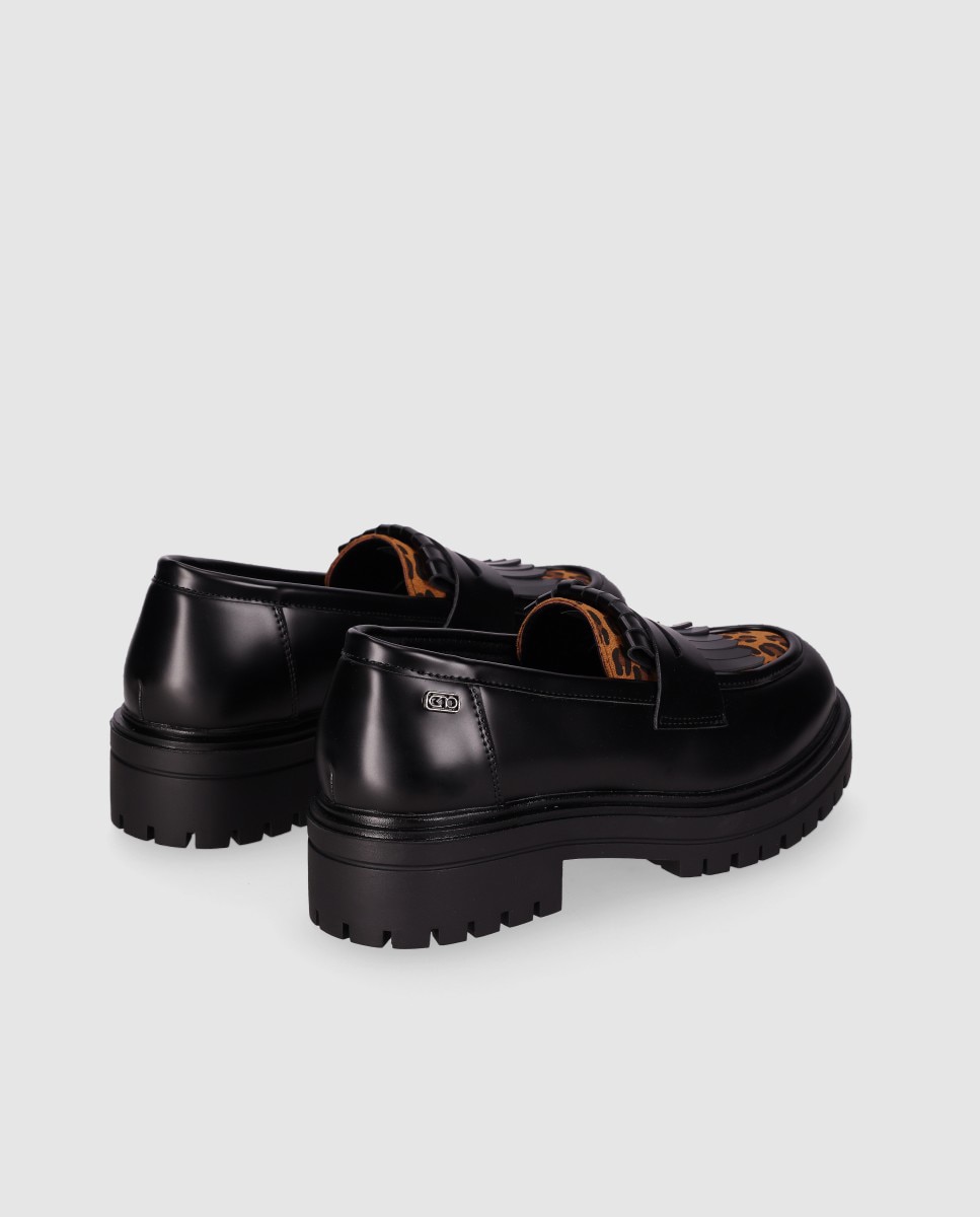 Mocassins Rasos com Sola Chunky e Acabamento Polido Estampado-3