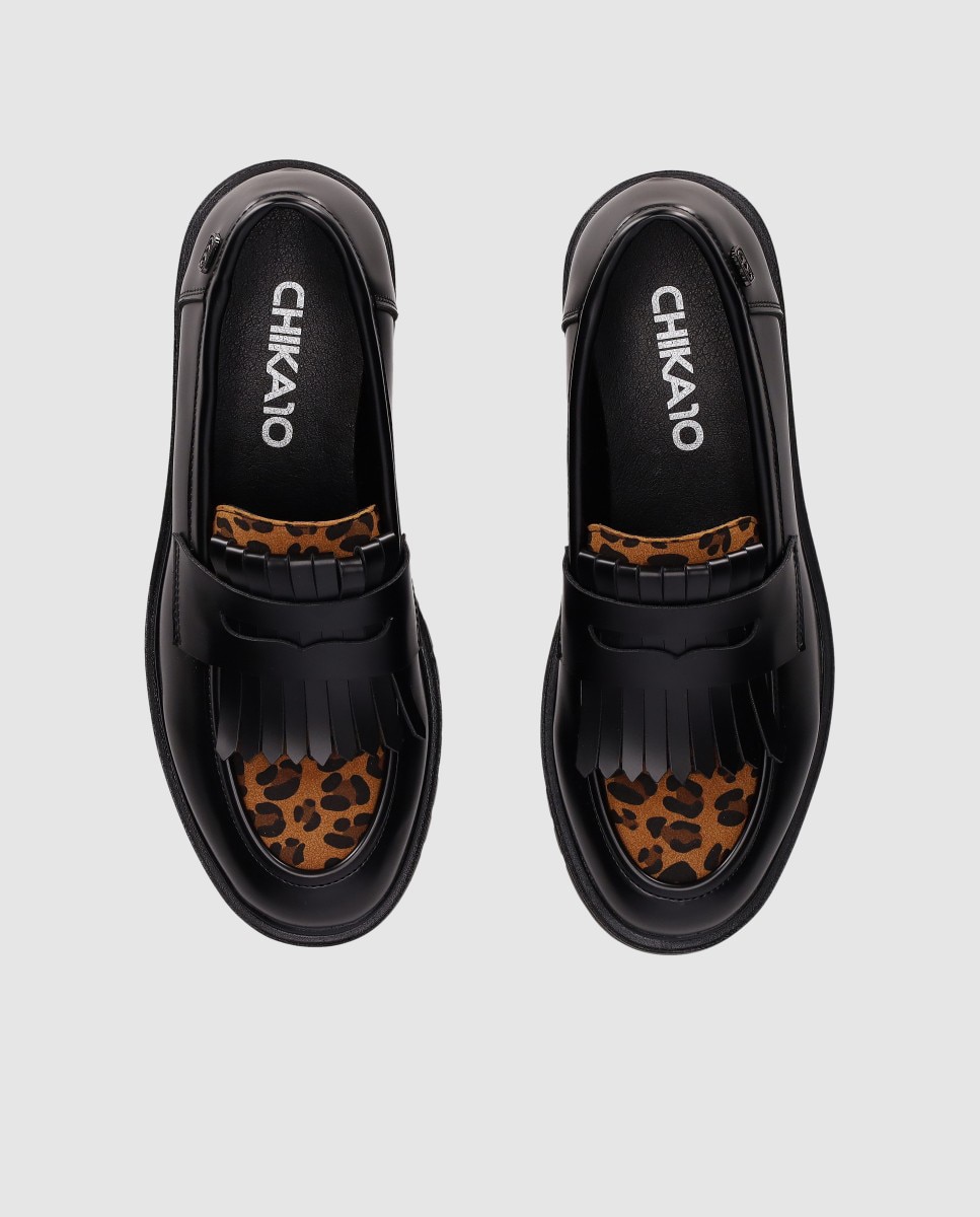 Mocassins Rasos com Sola Chunky e Acabamento Polido Estampado-4