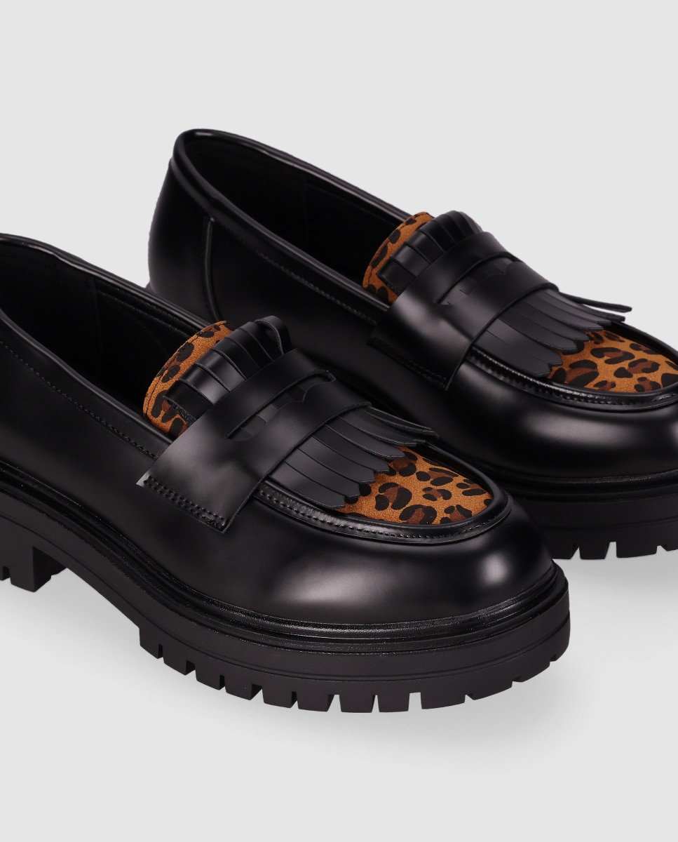 Mocassins Rasos com Sola Chunky e Acabamento Polido Estampado-5