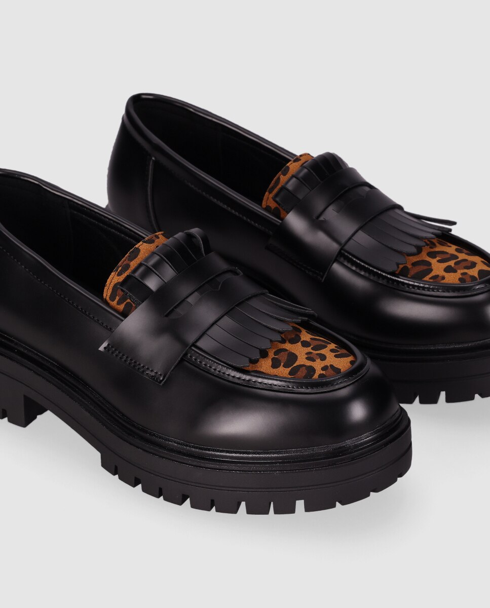 Mocassins Rasos com Sola Chunky e Acabamento Polido Estampado-5