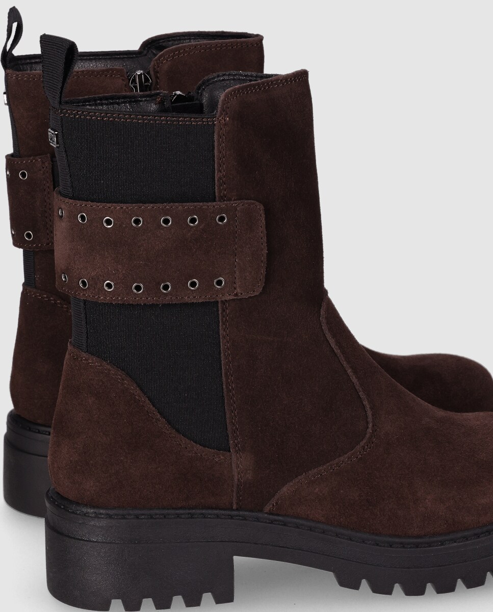 Botins Desenhados em Pele com Sola Truch e Biqueira Redonda Castanho-5