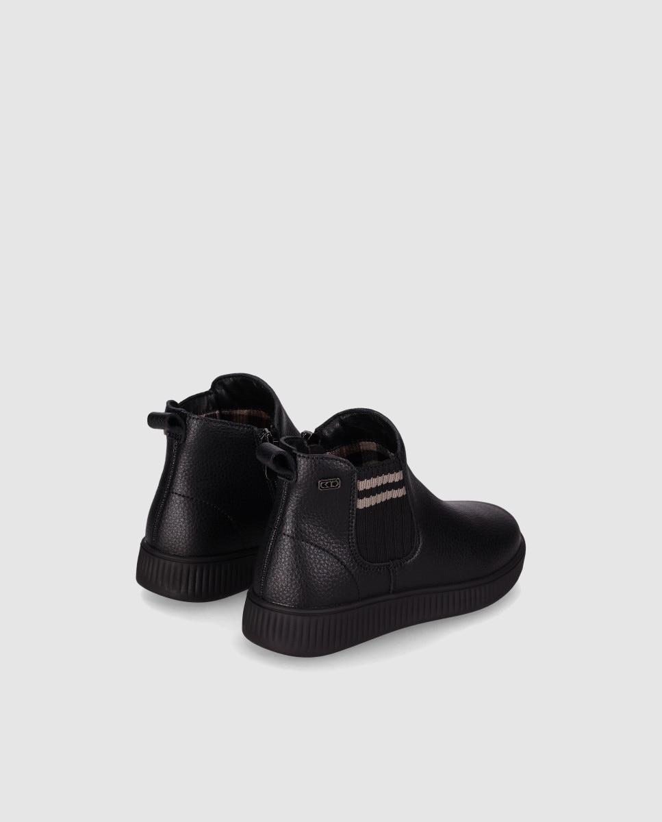Botins Rasos em Croute com Elásticos na Lateral Chika10 Kids Preto-3