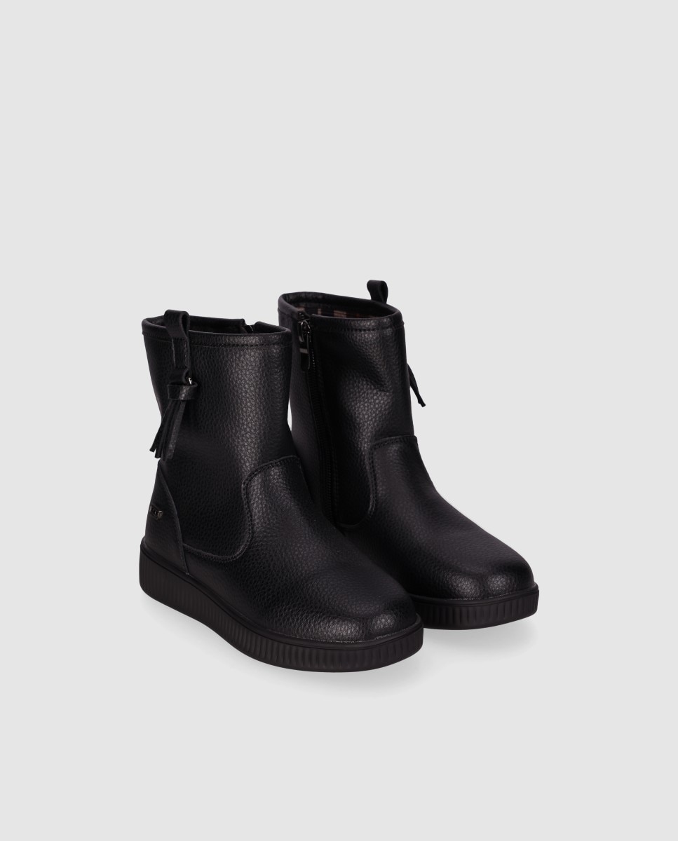 Botins Rasos em Croute com Detalhe de Anel e Borla Lateral Chika10 Kids Preto-2