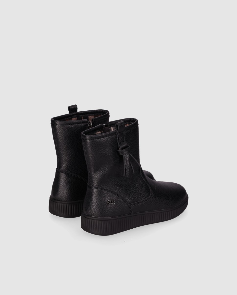 Botins Rasos em Croute com Detalhe de Anel e Borla Lateral Chika10 Kids Preto-3
