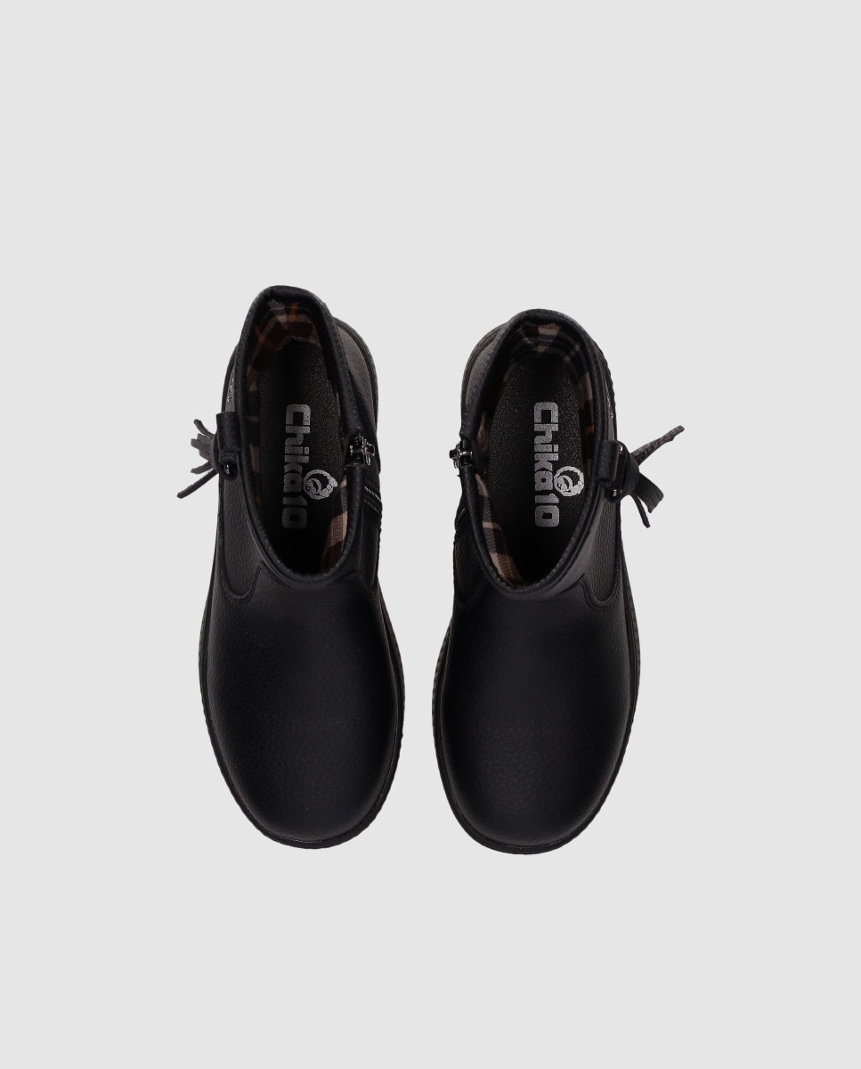 Botins Rasos em Croute com Detalhe de Anel e Borla Lateral Chika10 Kids Preto-4