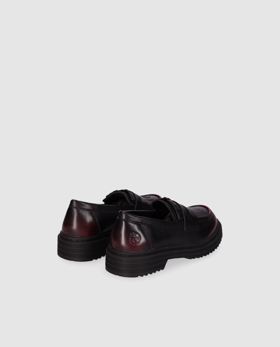 Sapatos Tipo Mocassins com Superfície Lisa Polida e Detalhe de Franjas Chika10 Preto-3