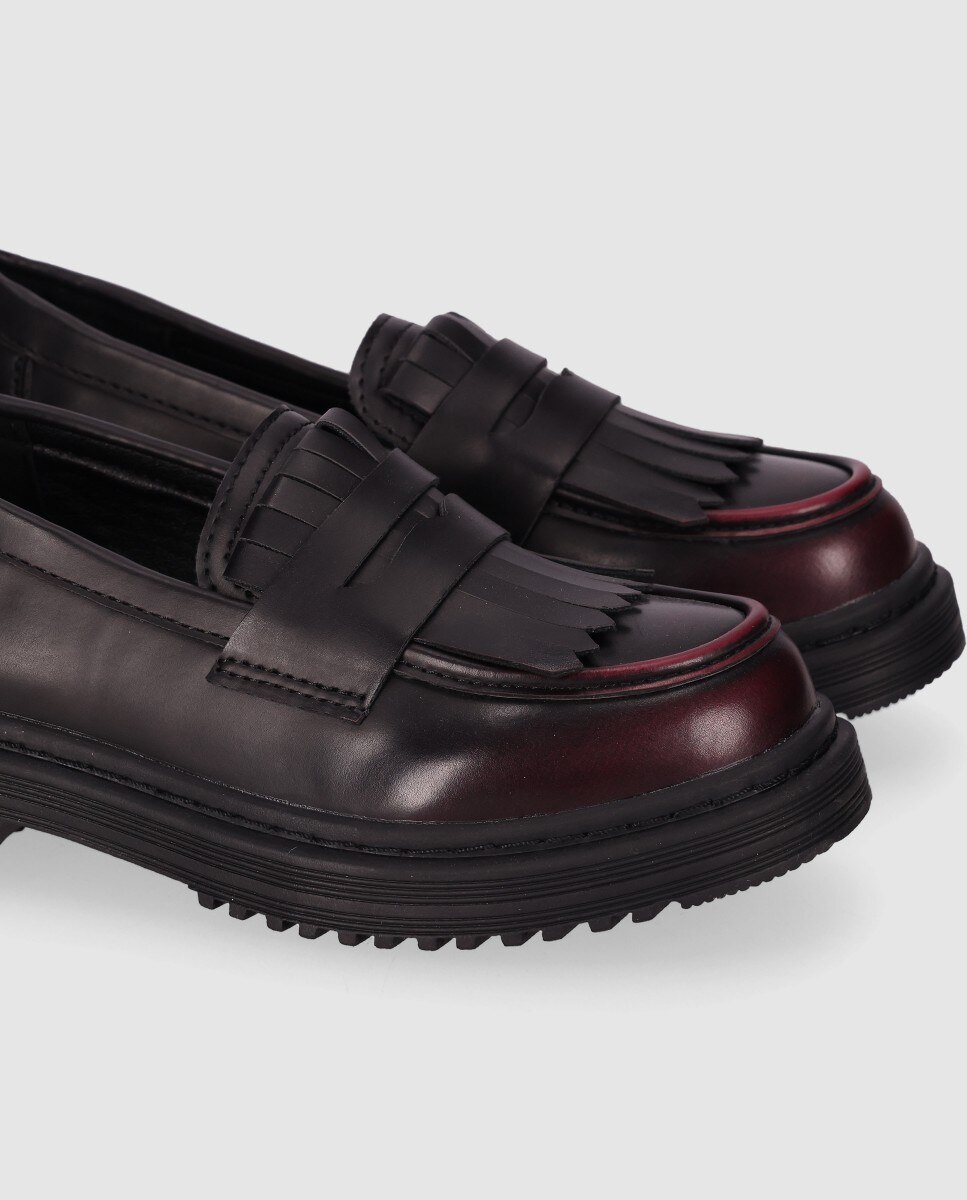 Sapatos Tipo Mocassins com Superfície Lisa Polida e Detalhe de Franjas Chika10 Preto-5