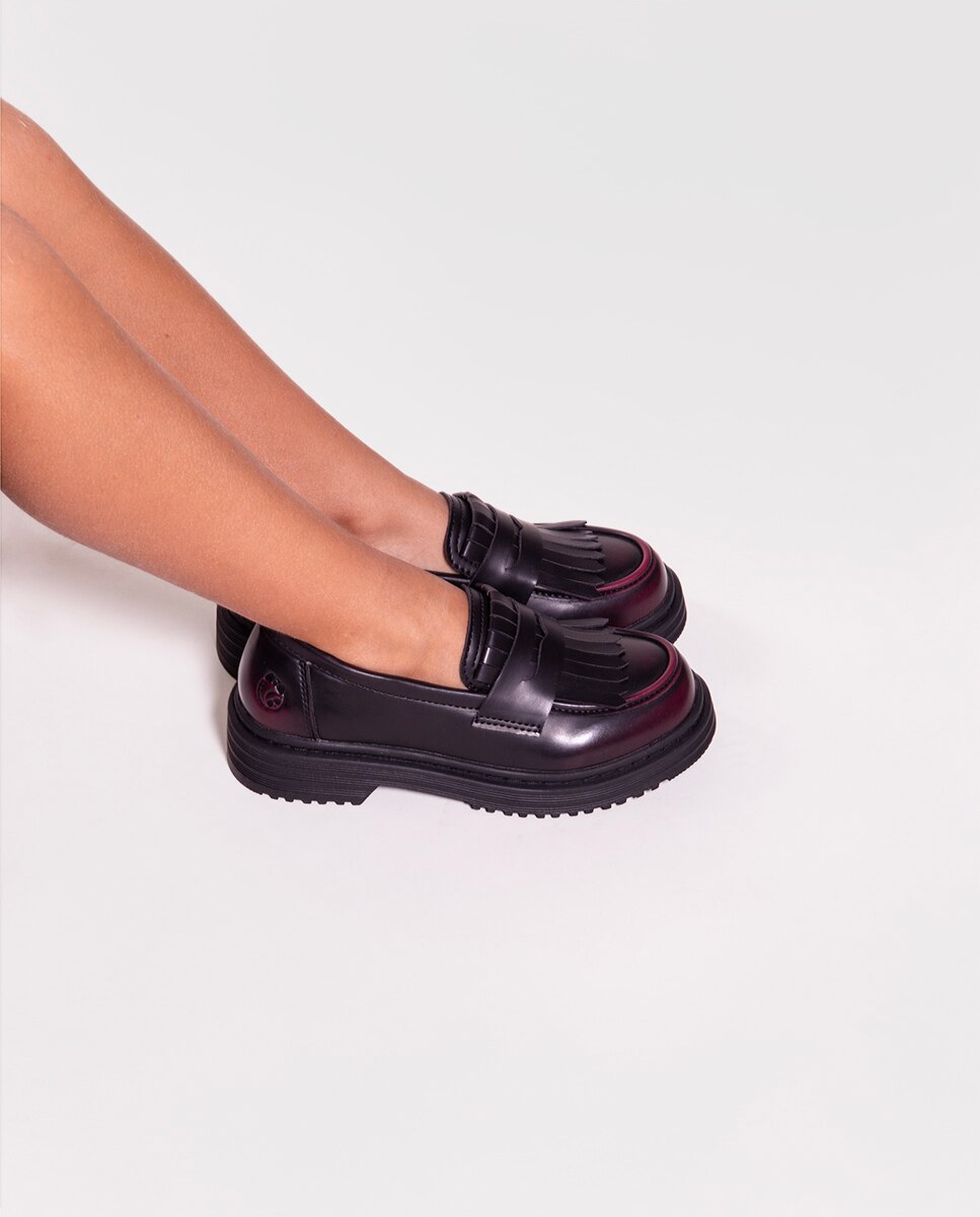 Sapatos Tipo Mocassins com Superfície Lisa Polida e Detalhe de Franjas Chika10 Preto-6