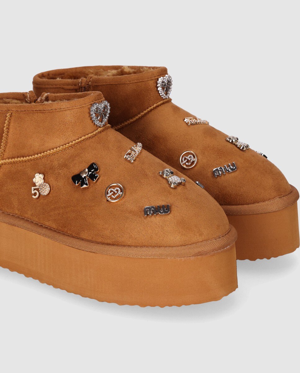 Botins de Camurça com Detalhes Metálicos Decorativos Chika10 Kids Couro-5