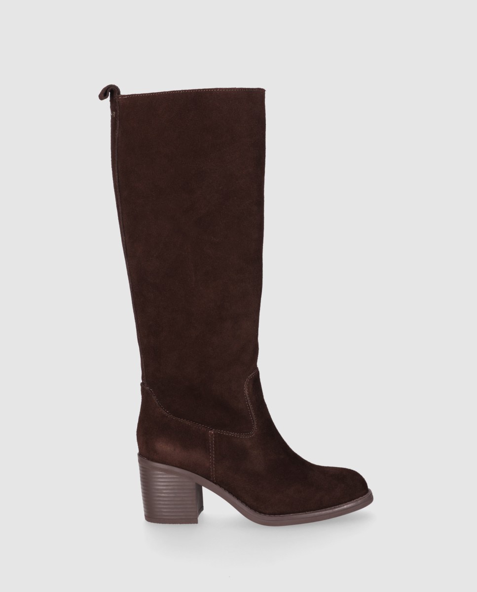 Imagem 0 de Botas Básicas em Pele com Cano Alto e Design Elegante