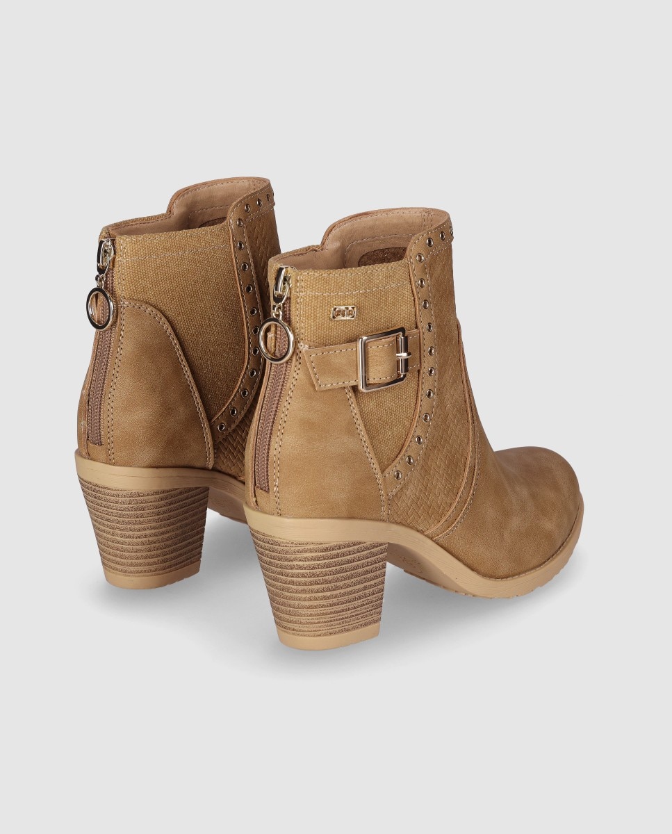 Botins Cowboy com Design Texturizado e Fivela Lateral com Tachas Metálicas Decorativas Castanho-claro-3