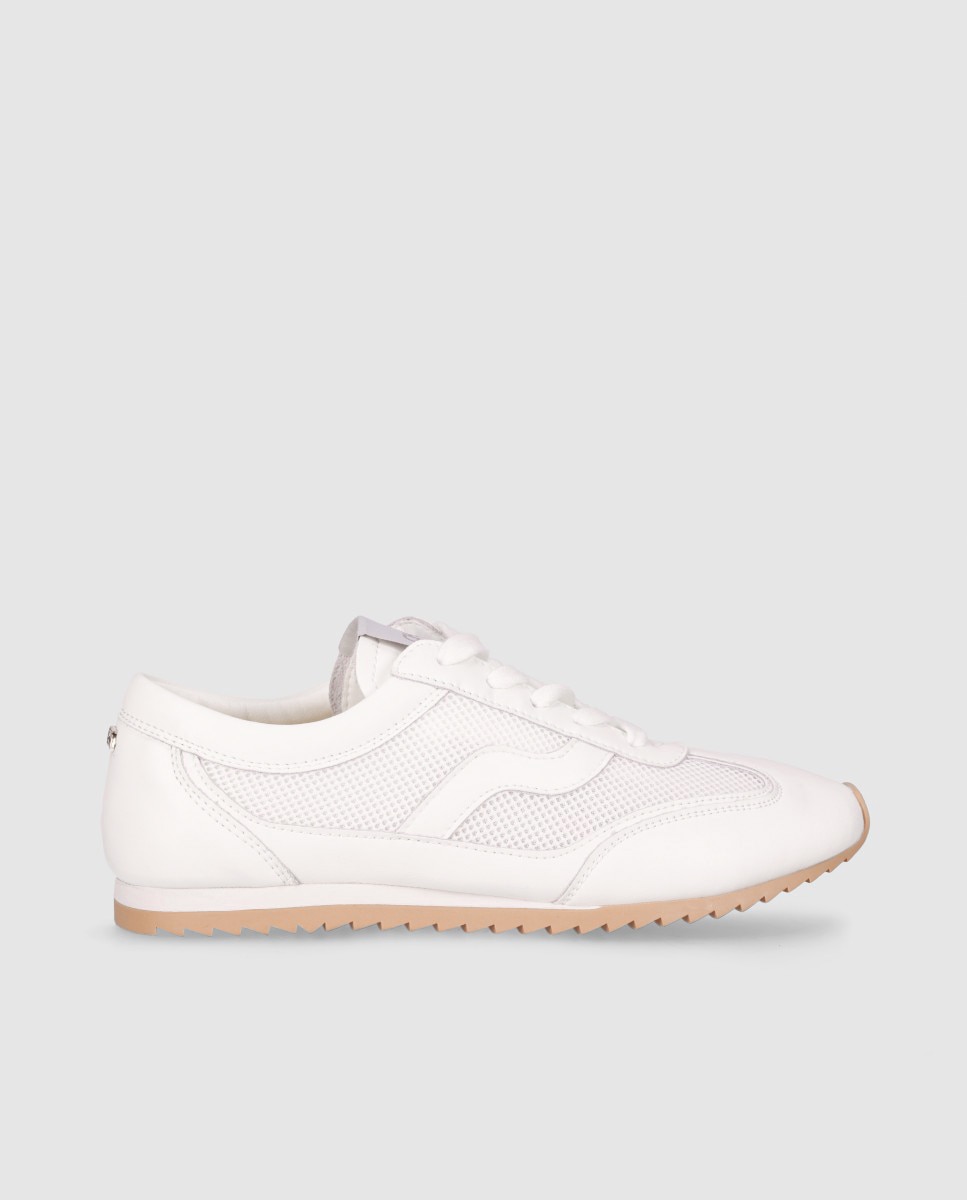 Imagem 0 de Sapatilhas Básicas em Pele com Sola Bicolor e Fecho com Atacadores