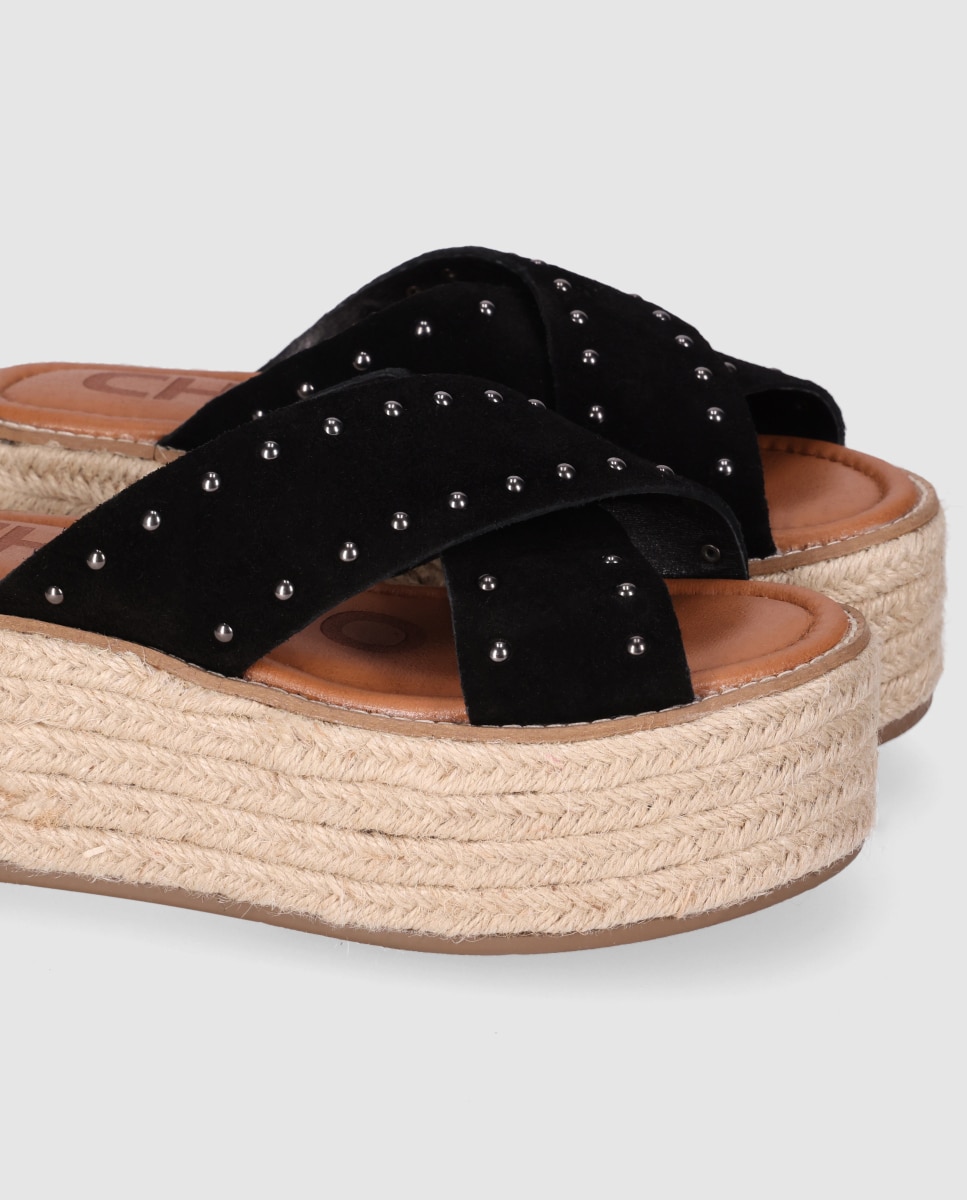 Alpercatas Rasas com Tiras Largas Cruzadas de Pele e Detalhes Metálicos Decorativos Preto-5