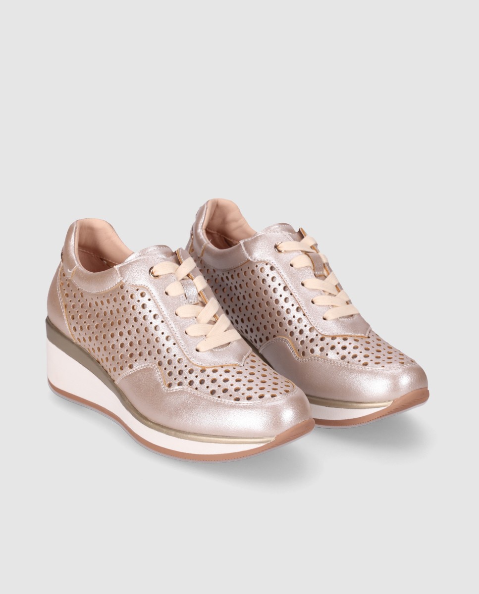 Sapatos Confort Desenhados em Pele com Perfurados e Atacadores Ouro-2