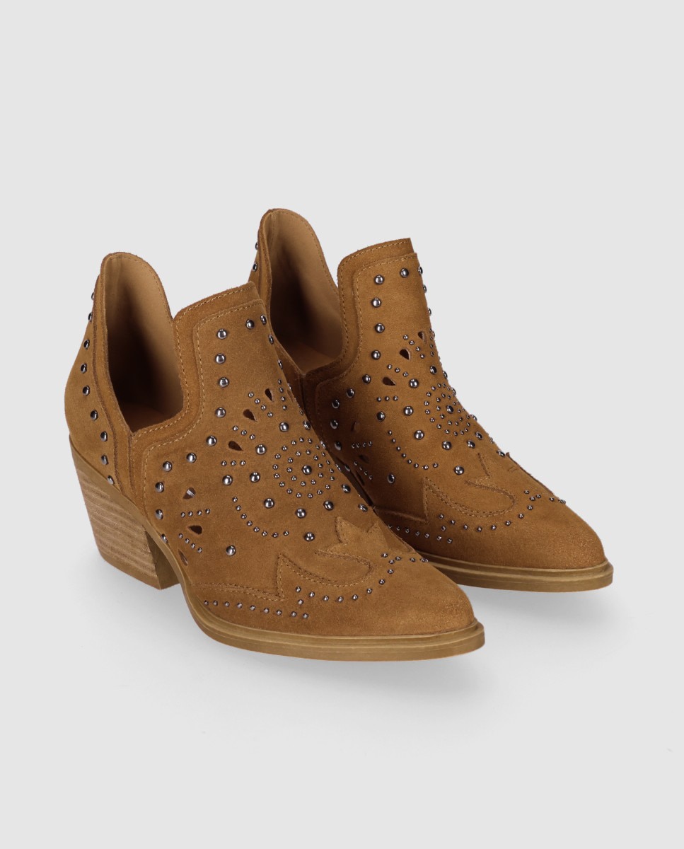 Botins Cowboy em Pele de Camurça com Design Perfurado e Tachas Metálicas Decorativas Castanho-claro-2