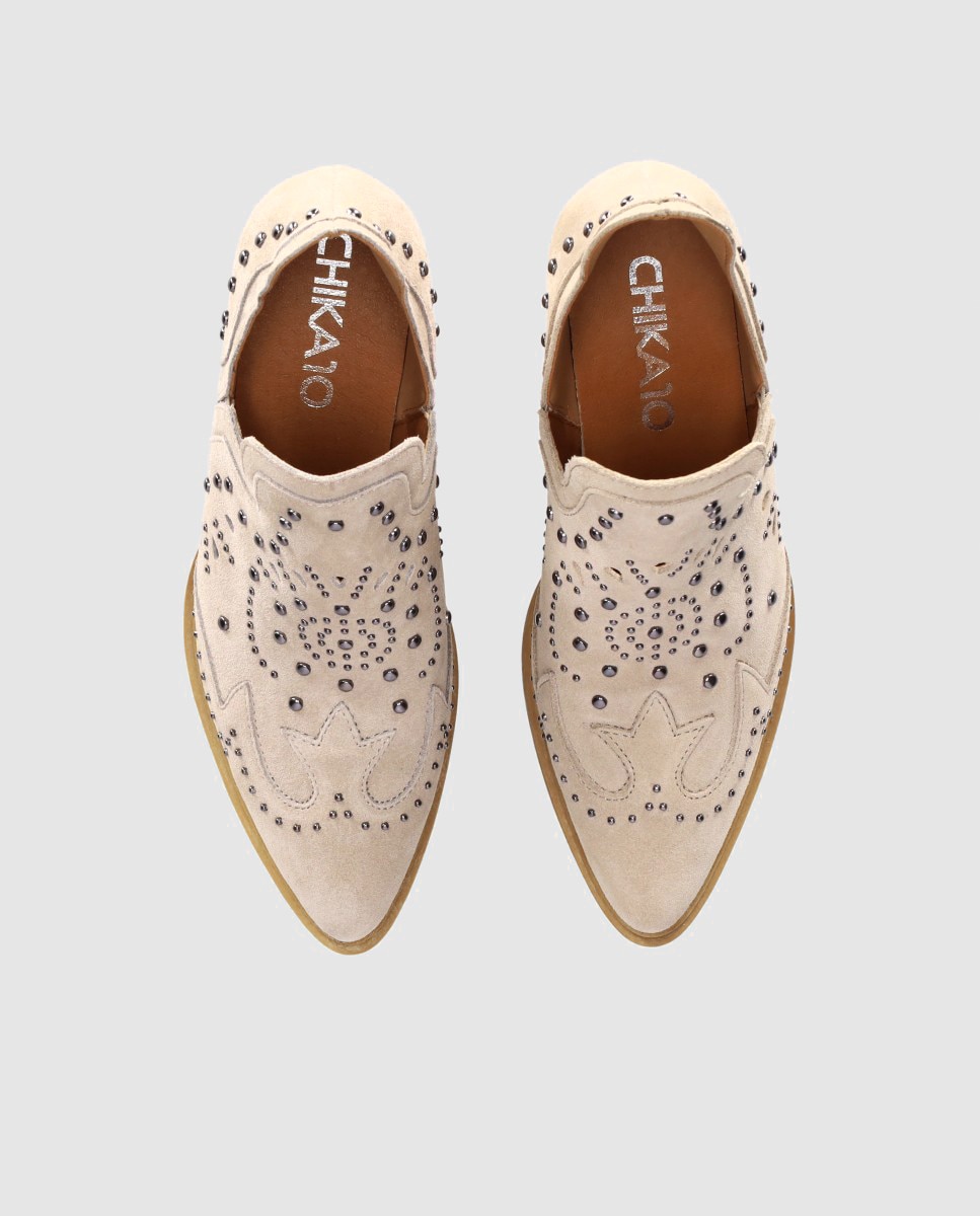 Botins Cowboy em Pele de Camurça com Design Perfurado e Tachas Metálicas Decorativas Pedra-4