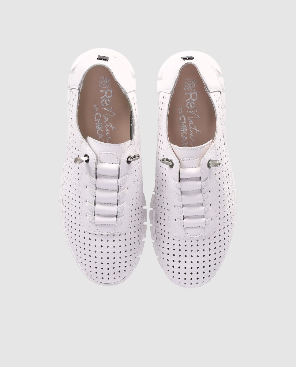 Sapatilhas Básicas em Pele Perfurada com Sola Flexível Branco-4