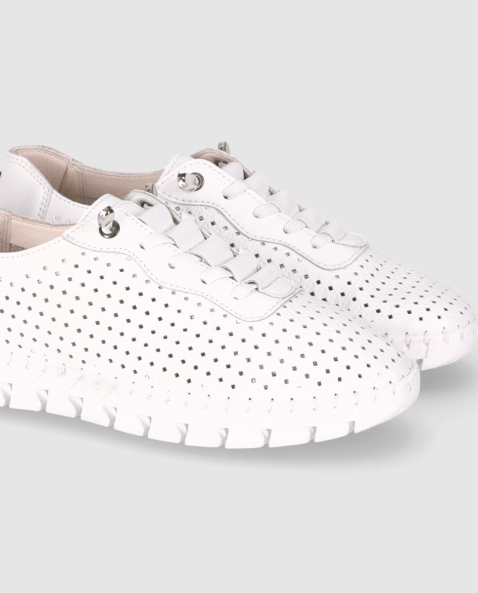 Sapatilhas Básicas em Pele Perfurada com Sola Flexível Branco-5