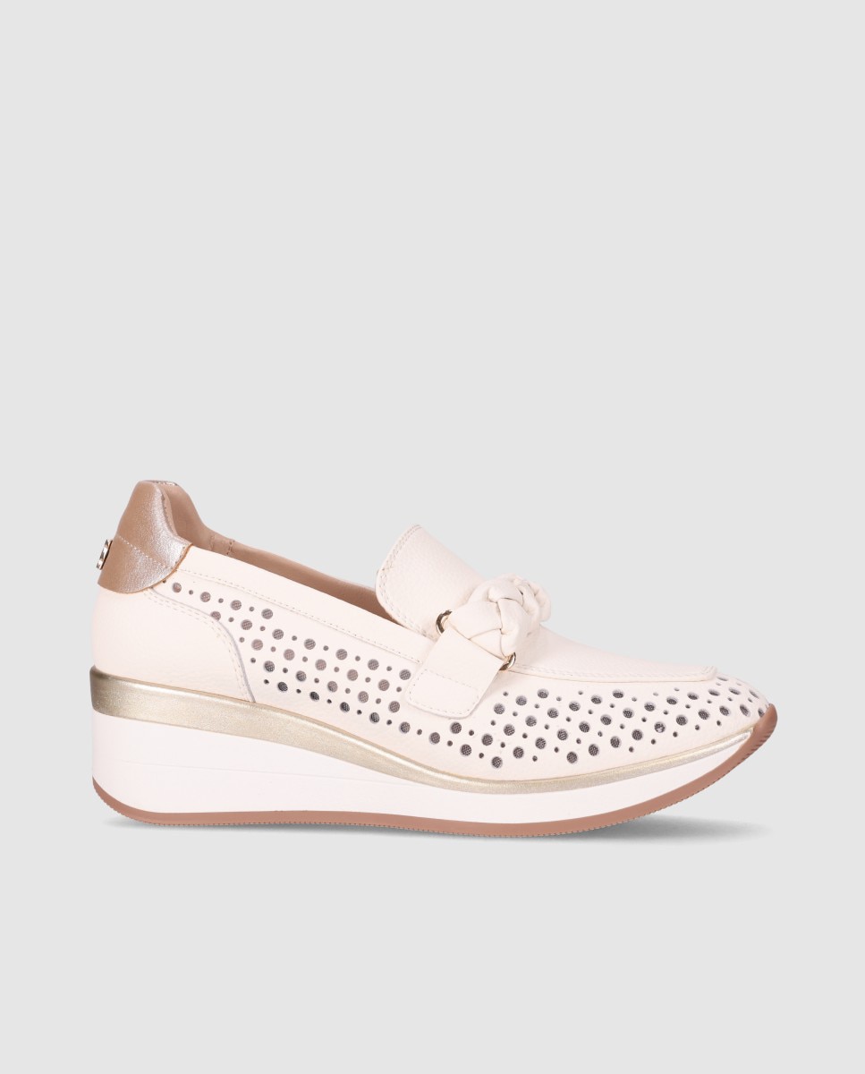 Imagem 0 de Sapatos de Salto Confort Desenhadas em Pele Estilo Mocassins com Perfurado Decorativo