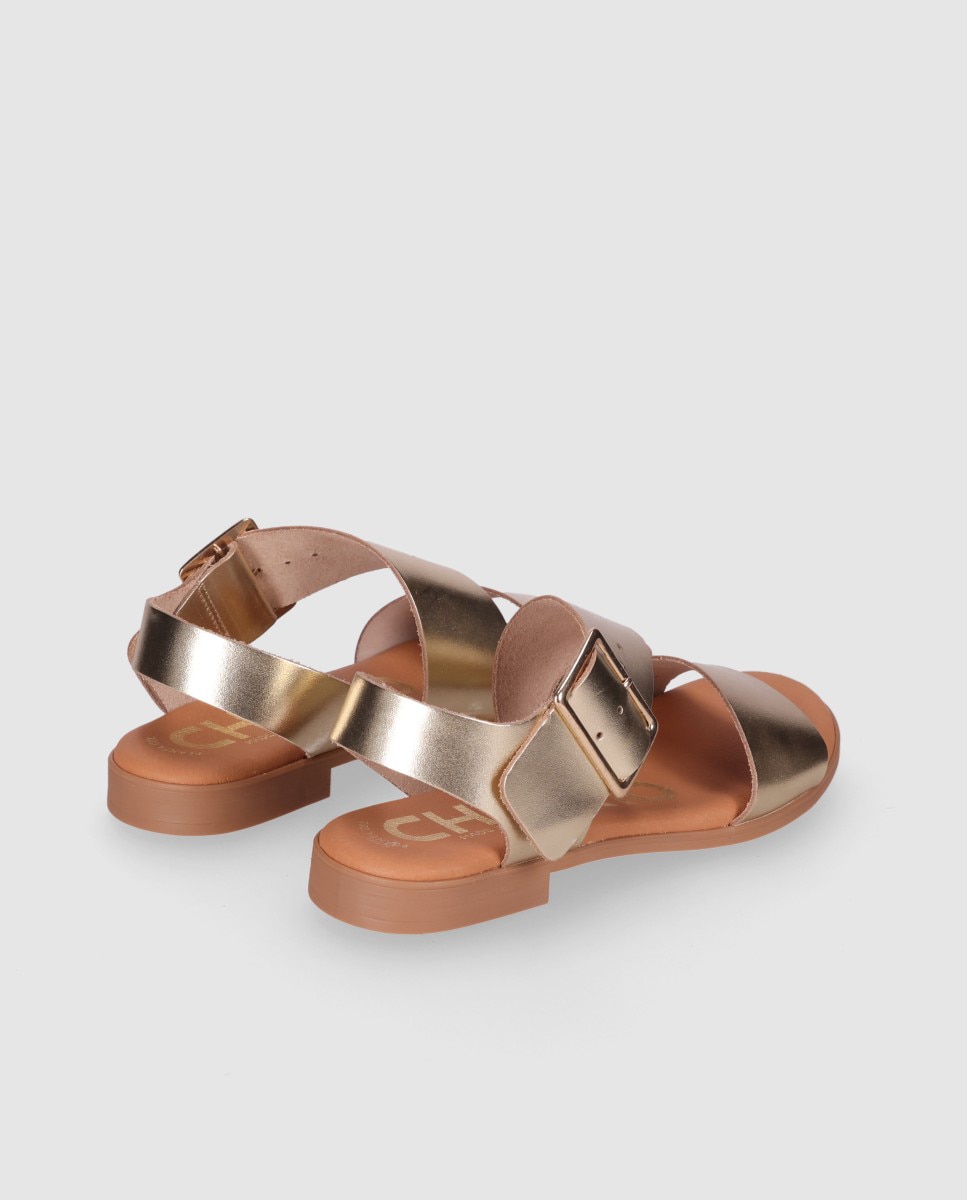 Sandálias Rasas em Pele com Tiras Largas Envolventes e Fecho de Maxi Fivela Ouro-3
