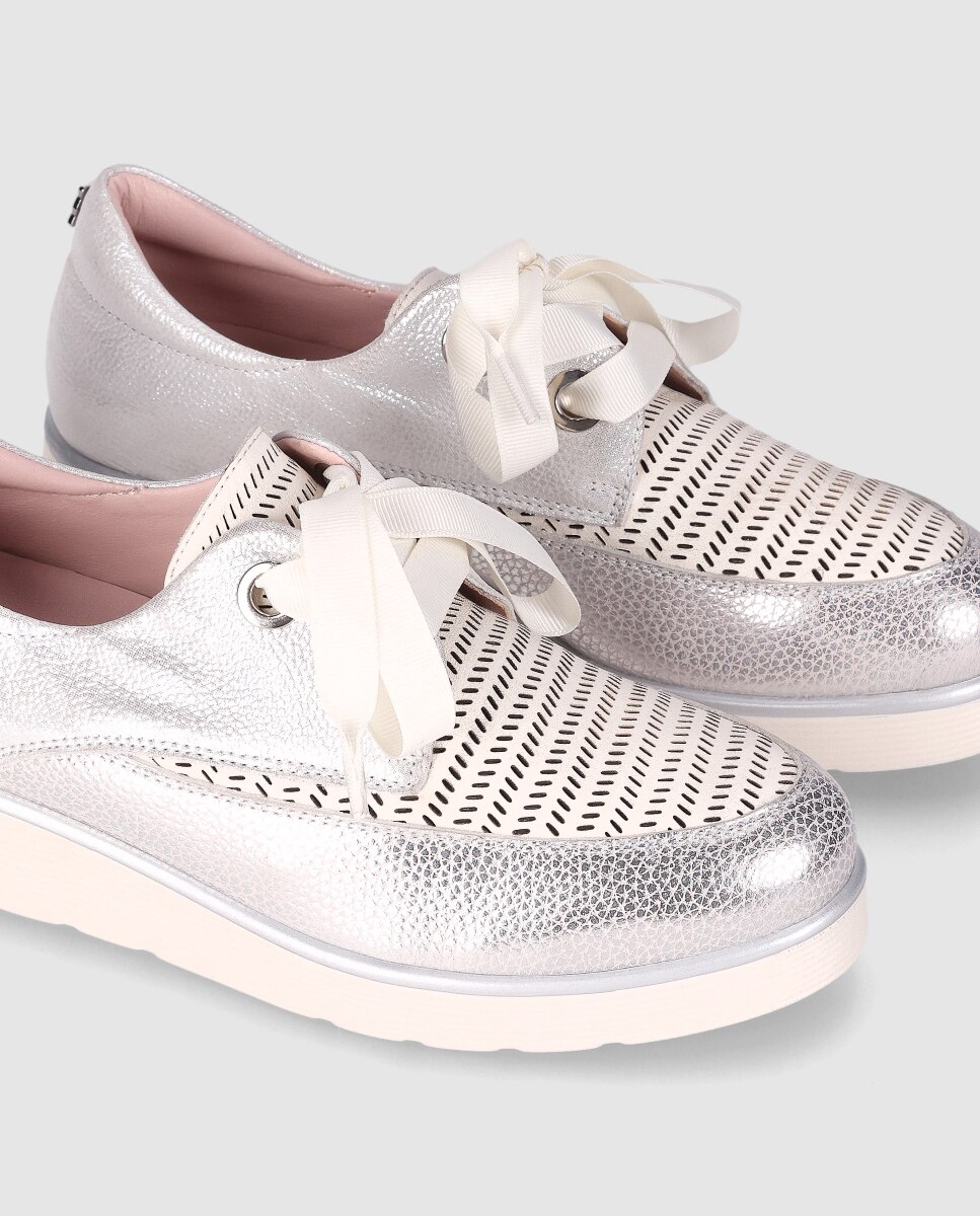 Sapatos de Cordões em Pele com Material Perfurado e Sola Leve Prata-5