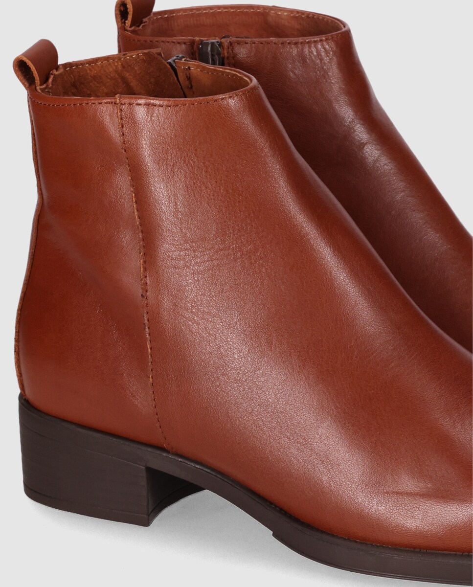 Botins em Pele com Fecho Zip e Acabamento Liso Castanho-claro-5