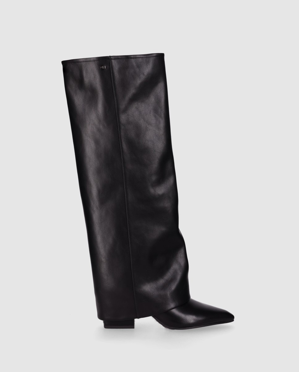 Imagem 0 de Botas Básicas com Design a Direito e Biqueira Afiada