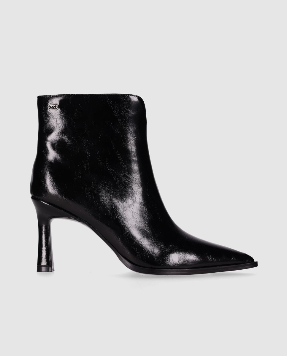 Imagem 0 de Botins Básicos com Design Elegante, Biqueira Afiada e Tacão Alto Fino