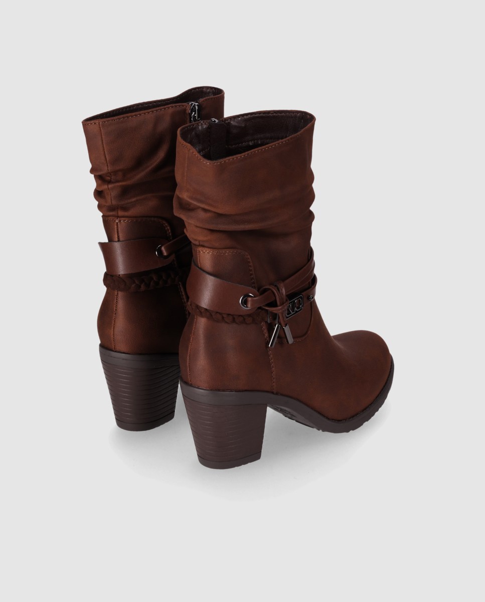 Botins Cowboy com Cano Médio Franzido e Detalhes Decorativos no Tornozelo Castanho-3