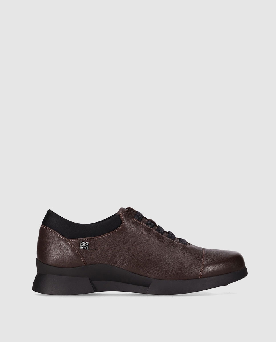 Imagem 0 de Sapatos de Cordões em Pele com Atacadores Elásticos e Sola Leve