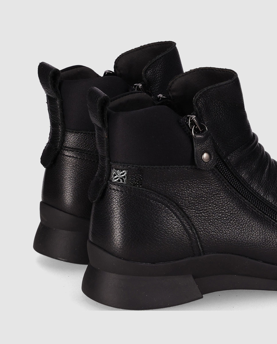 Botins Básicos em Pele com Sola Leve e Detalhes Franzidos no Peito Do Pé Preto-5