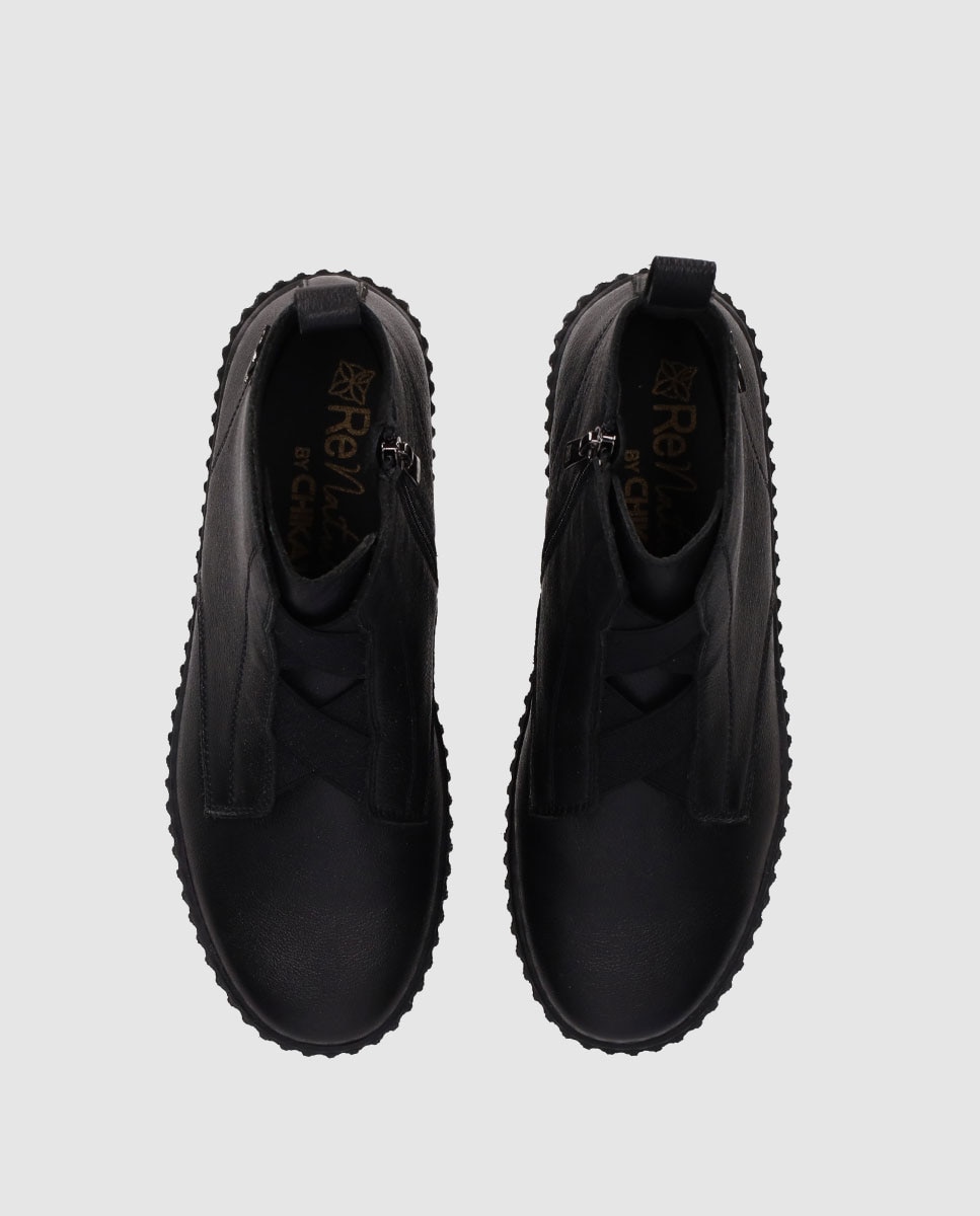 Botins Básicos em Pele com Sola Grossa e Fecho Zip Preto-4