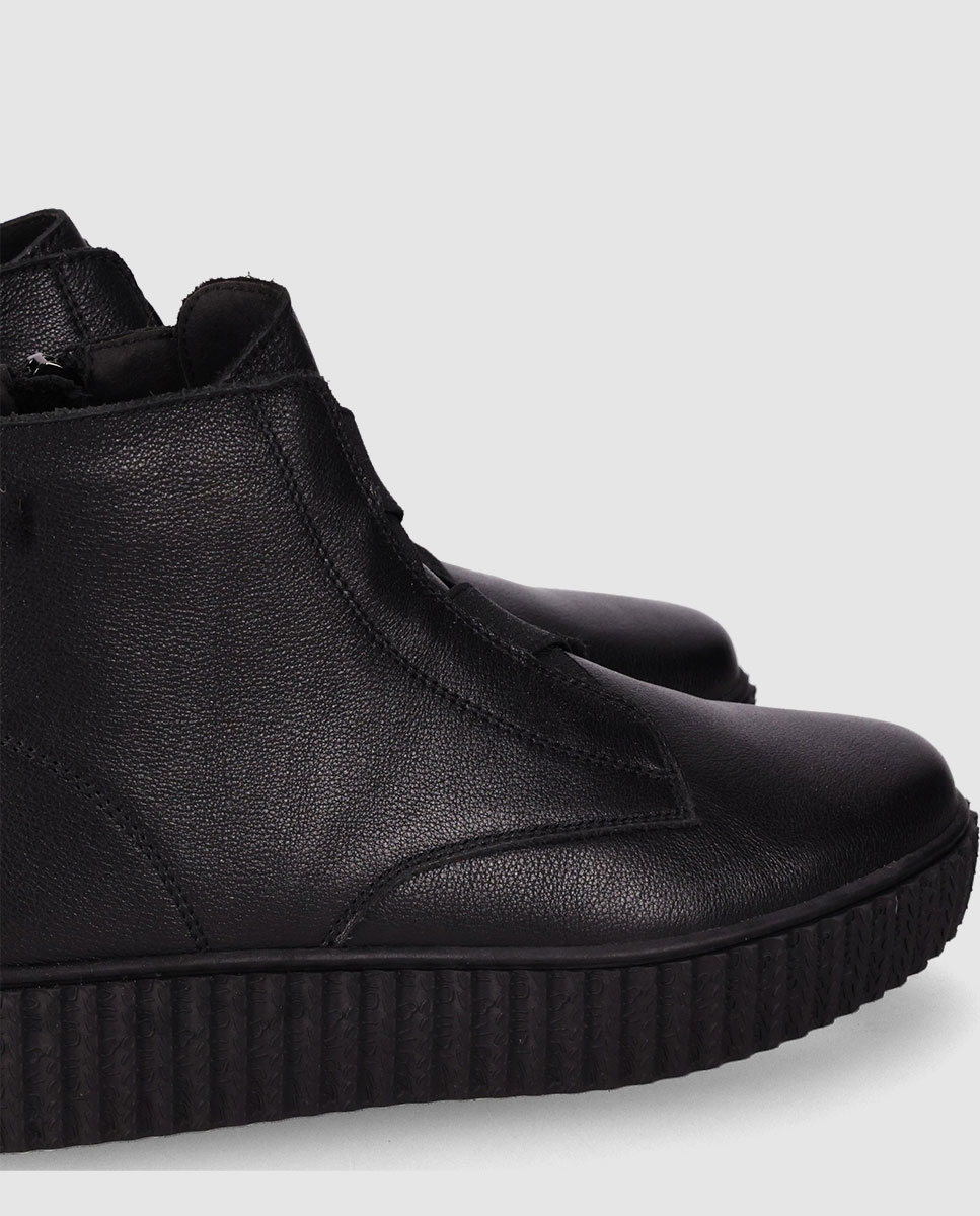 Botins Básicos em Pele com Sola Grossa e Fecho Zip Preto-5