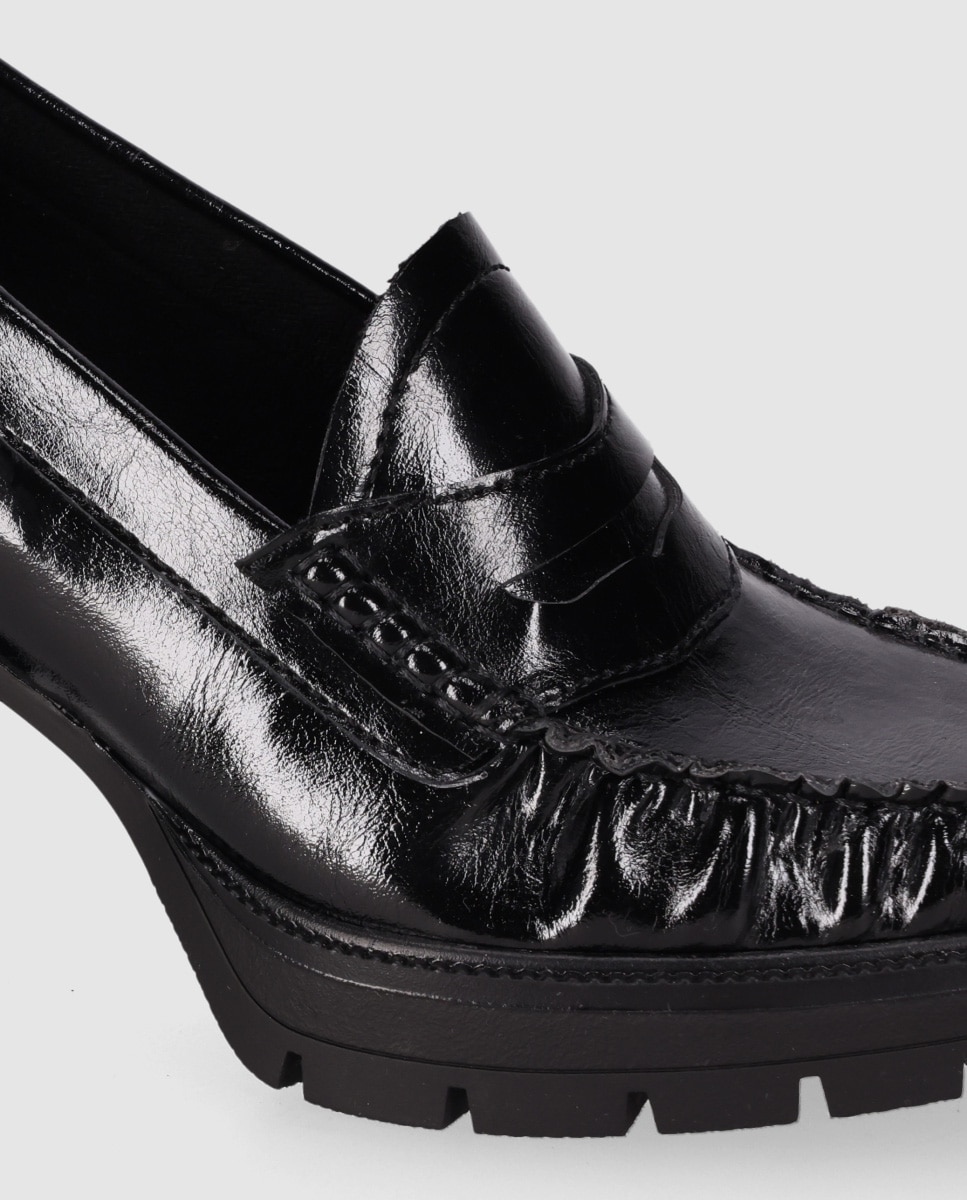Mocassins com Salto de Acabamento Brilhante e Biqueira Redonda Preto-5