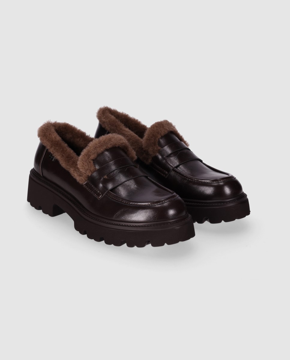 Mocassins com Salto Baixo com Sola Track e Gola Acolchoada Efeito Pelo Castanho-2