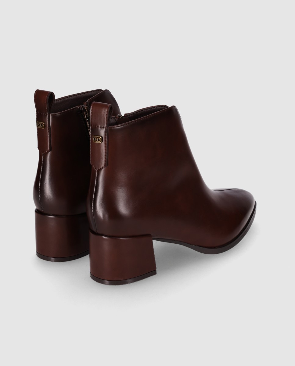 Botins Básicos com Biqueira Afiada e Salto Largo Castanho-3