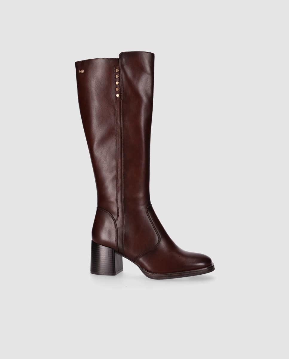 Imagem 0 de Botas Básicas com Design Elegante e Tacão Largo