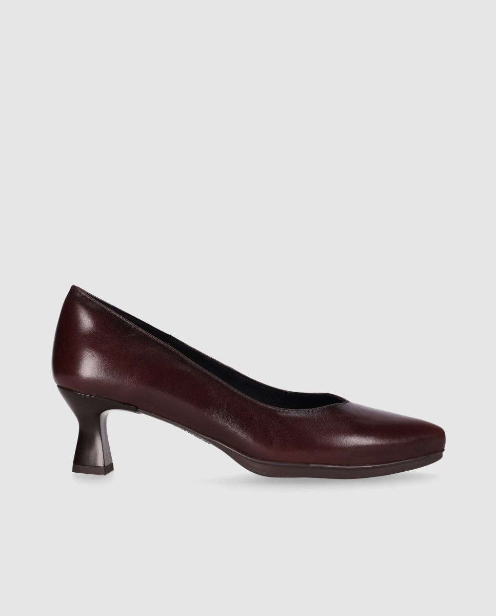 Imagem 0 de Sapatos de Salto Médio com Silhueta Estilizada