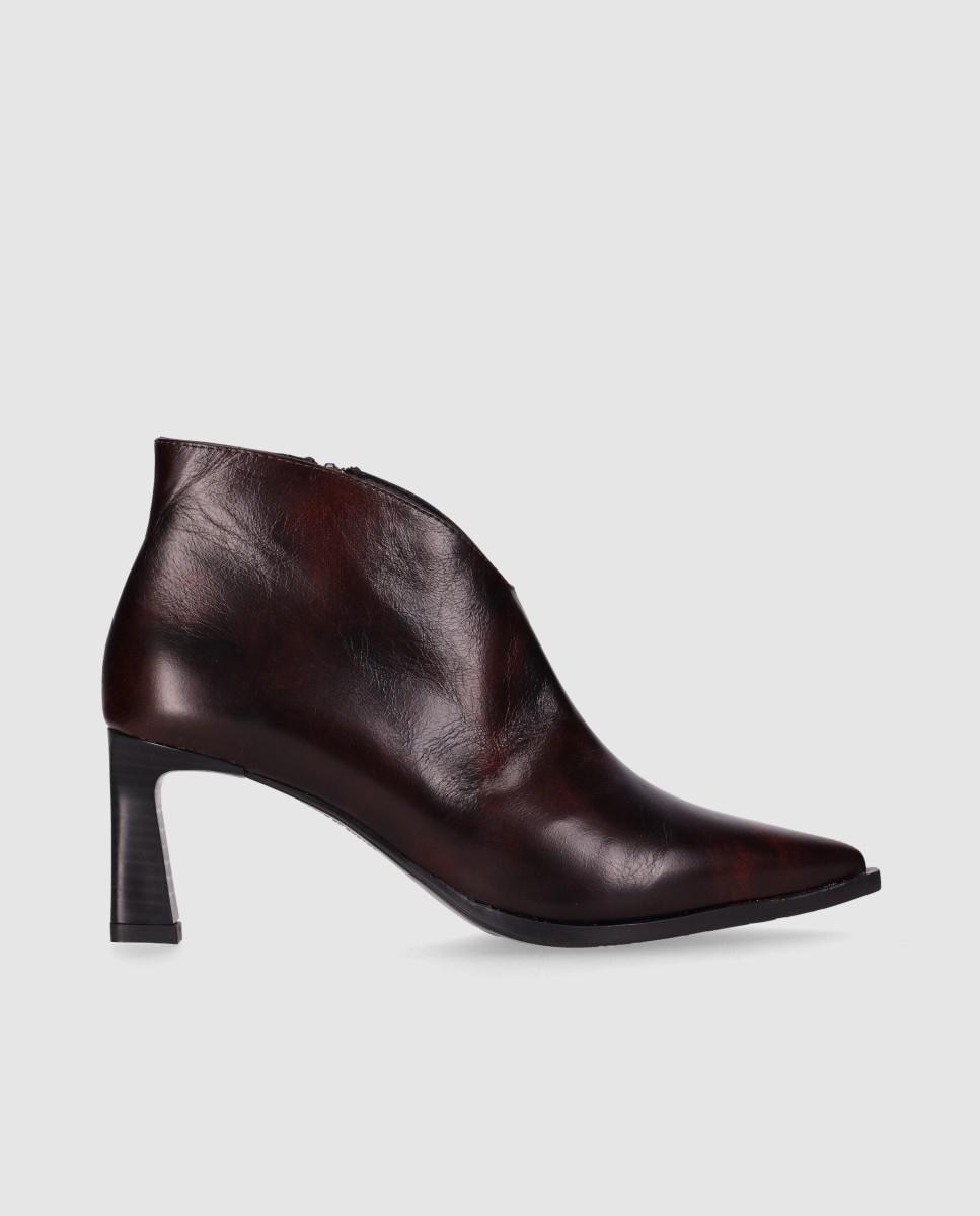 Imagem 0 de Botins Básicos Pele de Salto Fino